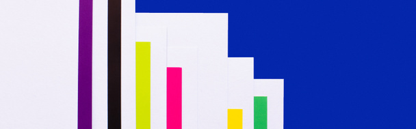 jasně barevné papírové listy na modrém pozadí, banner - Fotografie, Obrázek