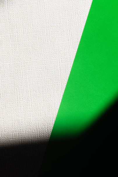 Fondo texturizado verde y blanco con sombra negra - Foto, Imagen