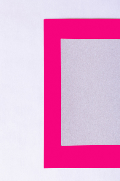 минималистичный геометрический фон с розовыми и фиолетовыми цветами - Фото, изображение