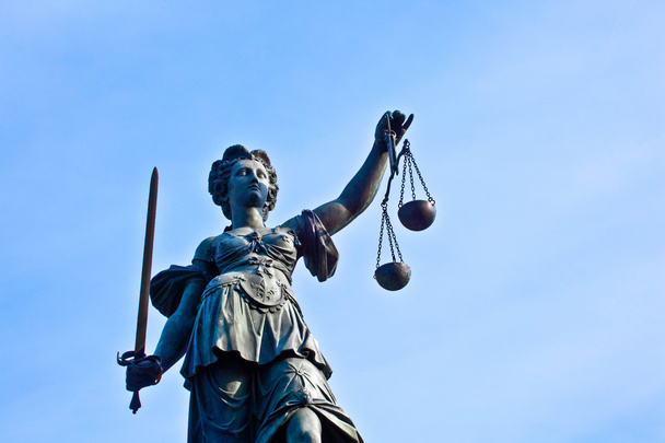 Статуя Леди Правосудия перед Ромером во Франкфурте - Герм
 - Фото, изображение