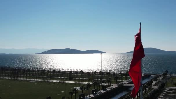 海辺の偉大なトルコ国旗 - 映像、動画