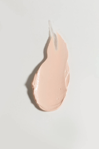 isolated smear beauty cosmetics texture of matt foundation, white background - Fotoğraf, Görsel
