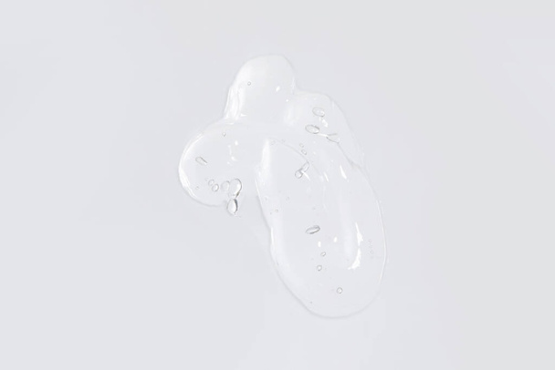 izolované mazání krása kosmetika textura gel krém na obličej, bílé pozadí - Fotografie, Obrázek