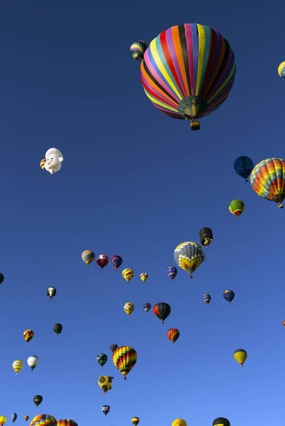 colorful balloons flying in the sky - Foto, imagen