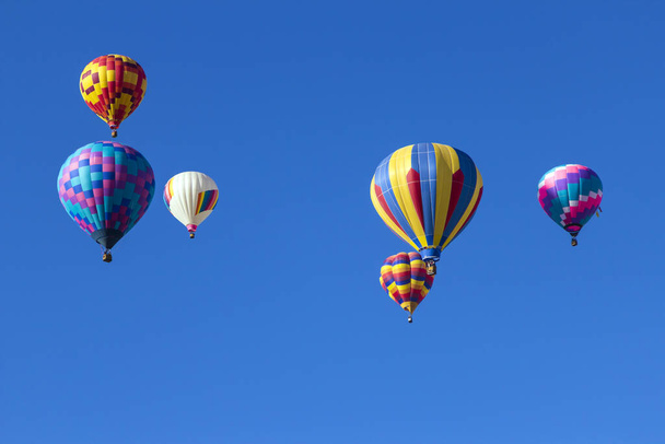 colorful hot air balloons in the sky - Foto, imagen