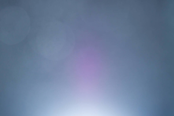 Donkerblauwe abstracte achtergrond met bokeh. Kleurrijke fonkelende lichten bokeh licht achtergrond. - Foto, afbeelding
