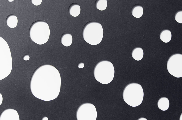 metallic background with irregular circles on a white  wall - Foto, afbeelding