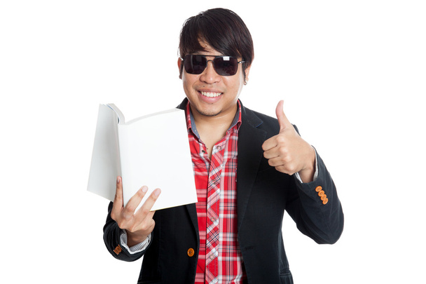 Asian man happy read a book show thumbs up - Фото, зображення