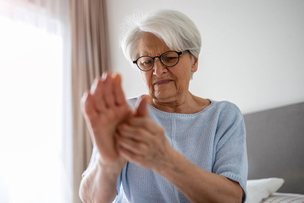 Senior woman with arthritis rubbing hands - Foto, immagini