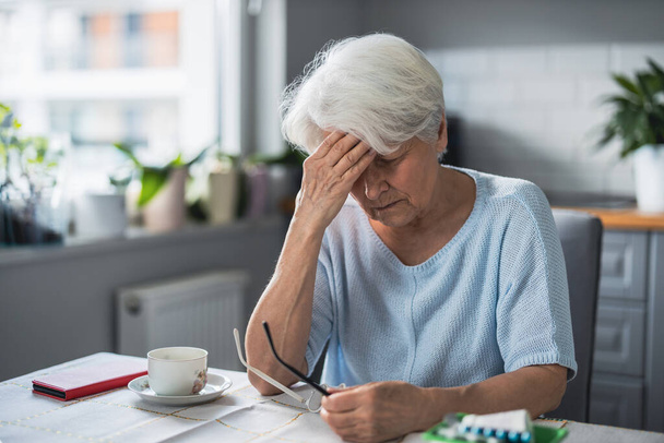 Senior woman suffering from a headache  - Fotoğraf, Görsel