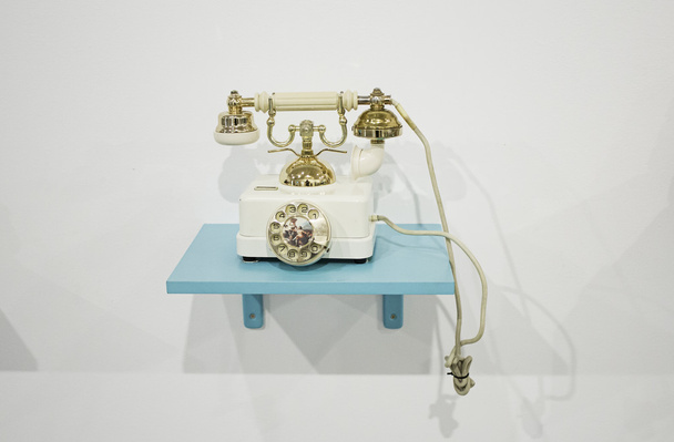 altes goldenes Telefon - Foto, Bild