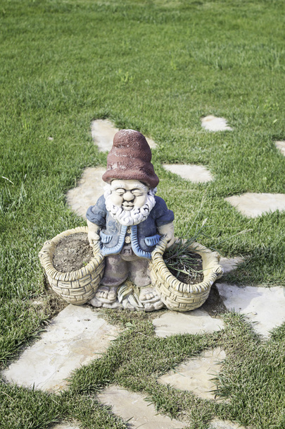 Gnome dans le jardin
 - Photo, image