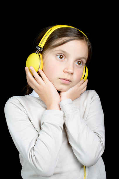 a beautiful young girl listening to music with headphones - Fotografie, Obrázek