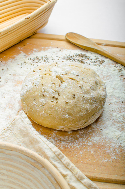 Making bread home in a basket - scuttle - Foto, Imagem