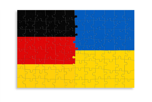 Puzzle készült Németország és Ukrajna zászlók. A Németország és Ukrajna közötti kapcsolat - Fotó, kép