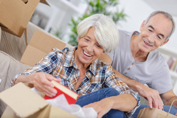 senior couple happy opening a box - Photo, Image