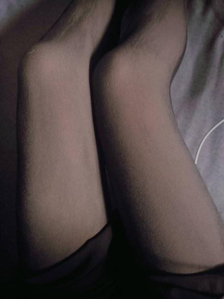 κλείσιμο των ποδιών μιας γυναίκας - Φωτογραφία, εικόνα
