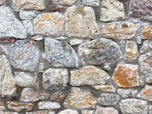 石垣の質感。コピースペースと古い岩の手の背景の一部。天然レンガで作られた壁。高品質の写真。家とオフィスのデザインの背景 - 写真・画像