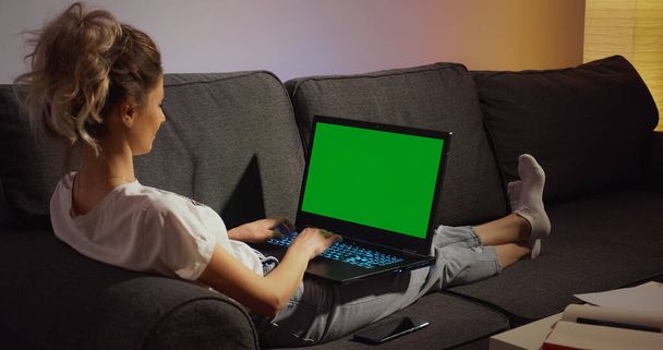 Chroma Key Green Screen Laptop Computer. - Zdjęcie, obraz