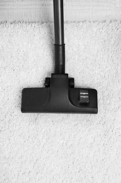 Vacuum cleaner to tidy up carpet - Foto, afbeelding