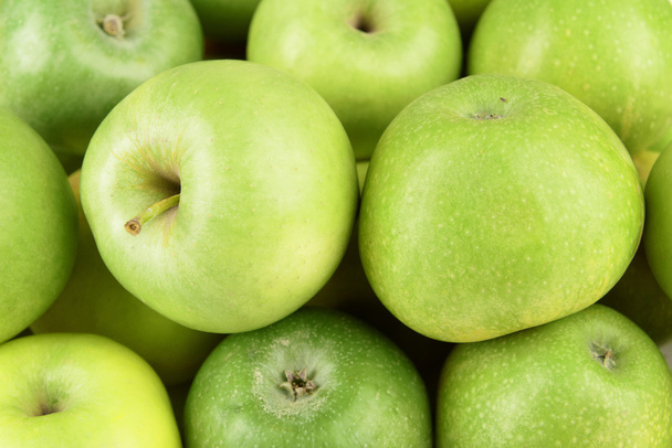 Ripe green apples - Фото, зображення