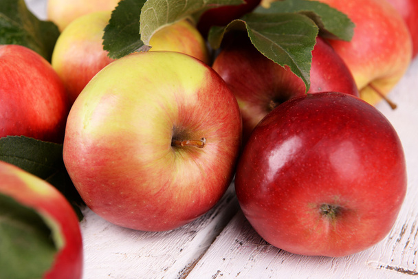 Ripe red apples - Fotografie, Obrázek