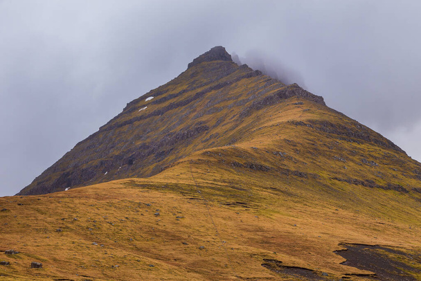 Mountain landscape on the island of Eysturoy. Cloudy spring day. Waterfalls flowing down the mountains. Funnings Commune, Faroe Islands. - Foto, afbeelding