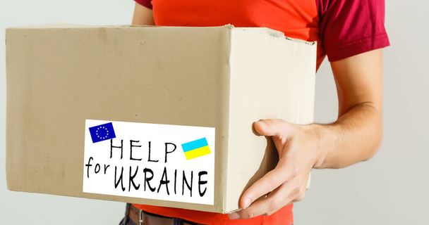 Κλείσιμο του πλαισίου εθελοντισμού με ανθρωπιστική βοήθεια για τους ουκρανούς πρόσφυγες στο δρόμο - Φωτογραφία, εικόνα