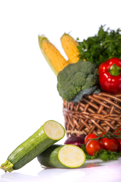 Lovely basket with fresh vegetables - Fotografie, Obrázek