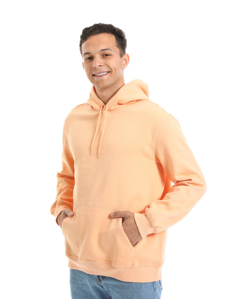 Fiatal férfi narancssárga kapucnis fehér háttér - Fotó, kép