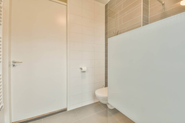 Luxueuse salle de bain de style contemporain - Photo, image