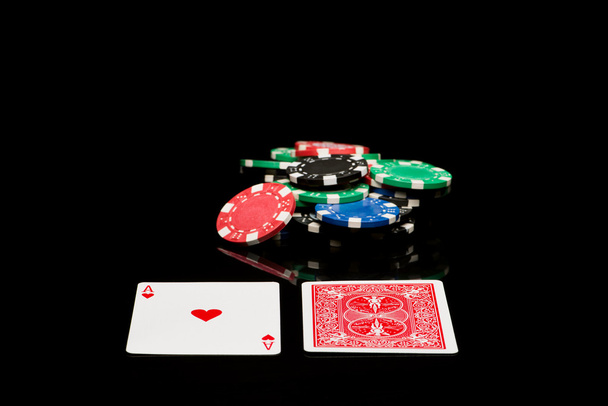 Poker karty s čipy - Fotografie, Obrázek