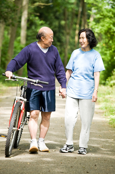 Senior activo asiático pareja
 - Foto, imagen