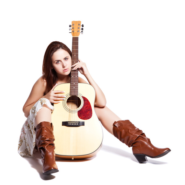 όμορφη γυναίκα με κιθάρα - Φωτογραφία, εικόνα