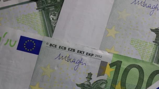 Detalle macroeconómico de los billetes de 100 euros aislados, concepto de inflación y economía - Metraje, vídeo