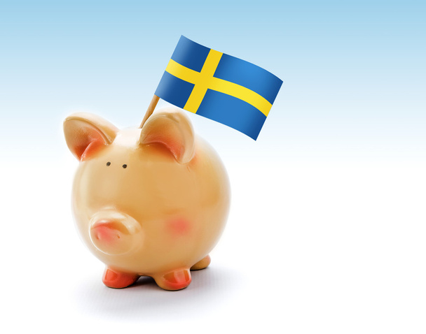 Piggy bank com bandeira nacional da Suécia
 - Foto, Imagem