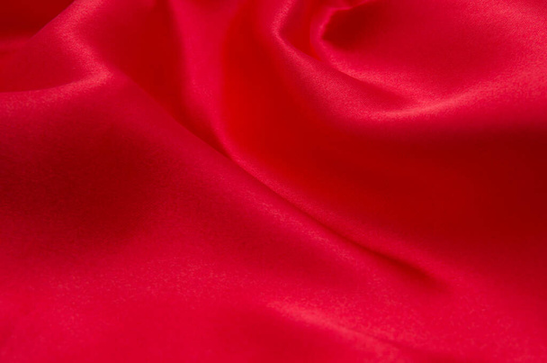 Červený satén nebo hedvábí tkaniny jako pozadí - Fotografie, Obrázek