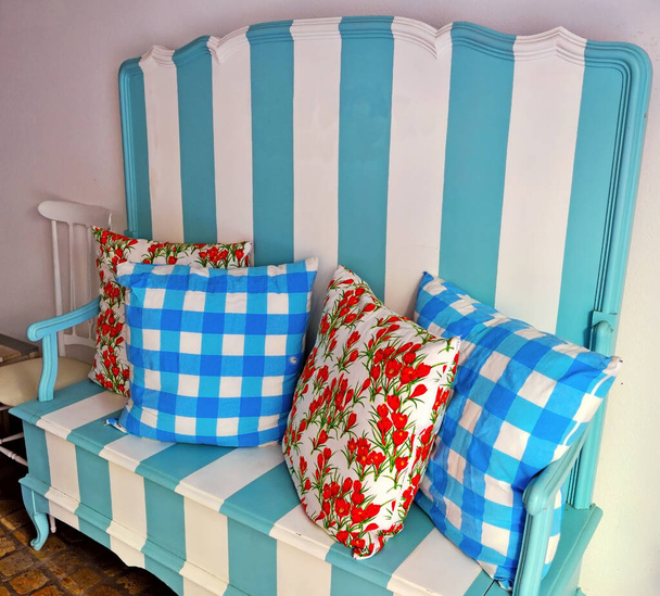 вінтажний стиль диван albissola savona italy - Фото, зображення
