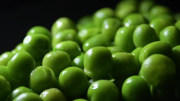 親密な光と新鮮な緑のエンドウ豆の山 - 映像、動画