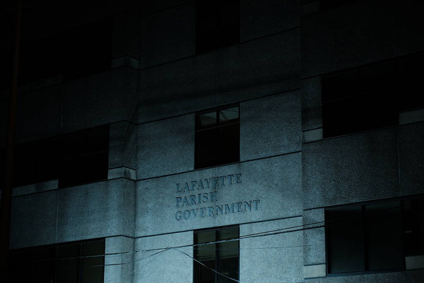 Lafayette plébánia kormányzati épülete éjszaka - Fotó, kép