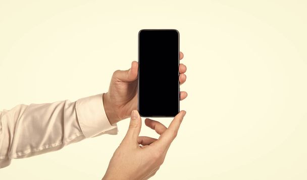 presentazione del telefono in mano con spazio di copia dello schermo isolato su sfondo bianco, presentando il prodotto - Foto, immagini