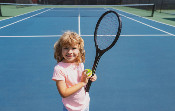 Child boy tennis beginner player on outdoor tennis court. - Fotoğraf, Görsel