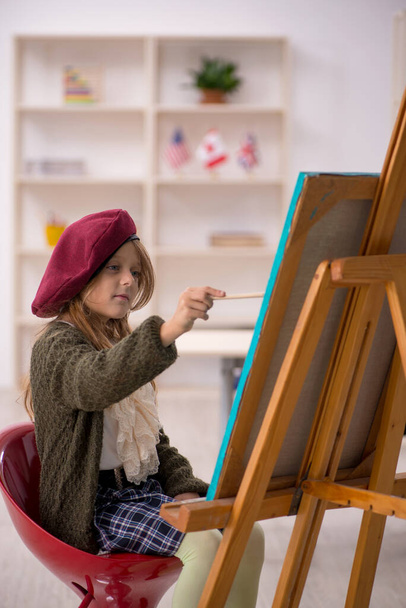 Young little girl enjoying painting at home - Fotoğraf, Görsel