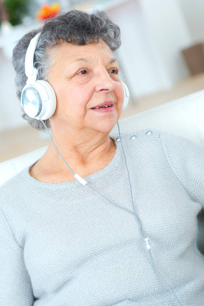 delighted aged woman listening to music - Valokuva, kuva