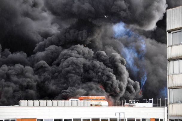 火の中の有毒ガス健康への危険 - 写真・画像