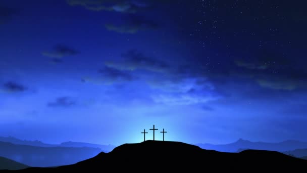 Три креста на холме с облаками, движущимися по синему звездному небу. Пасха, воскресение, новая жизнь, концепция искупления. Бесшовный цикл фона 4k - Кадры, видео