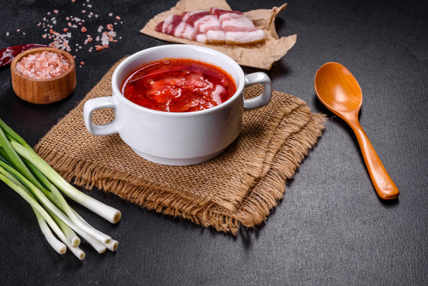 Soupe slave, borch, bouillon de betteraves aux légumes et à la viande, soupe ukrainienne - Photo, image