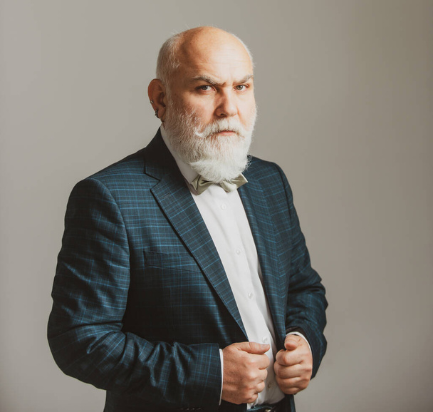 Serious Senior. Confident senior bearded man in a suit and tie stand on gray isolated background. Fashion adult. - Fotografie, Obrázek