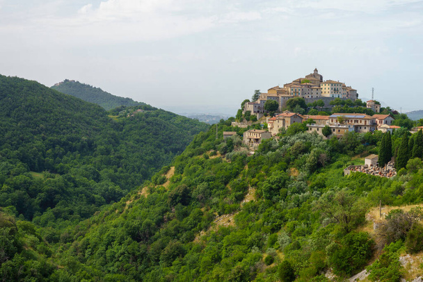 Vue de Cottanello, ville historique de la province de Rieti, Latium, Italie - Photo, image