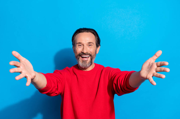 Portrait of attractive cheerful kind man hugging you welcome isolated over bright blue color background - Zdjęcie, obraz